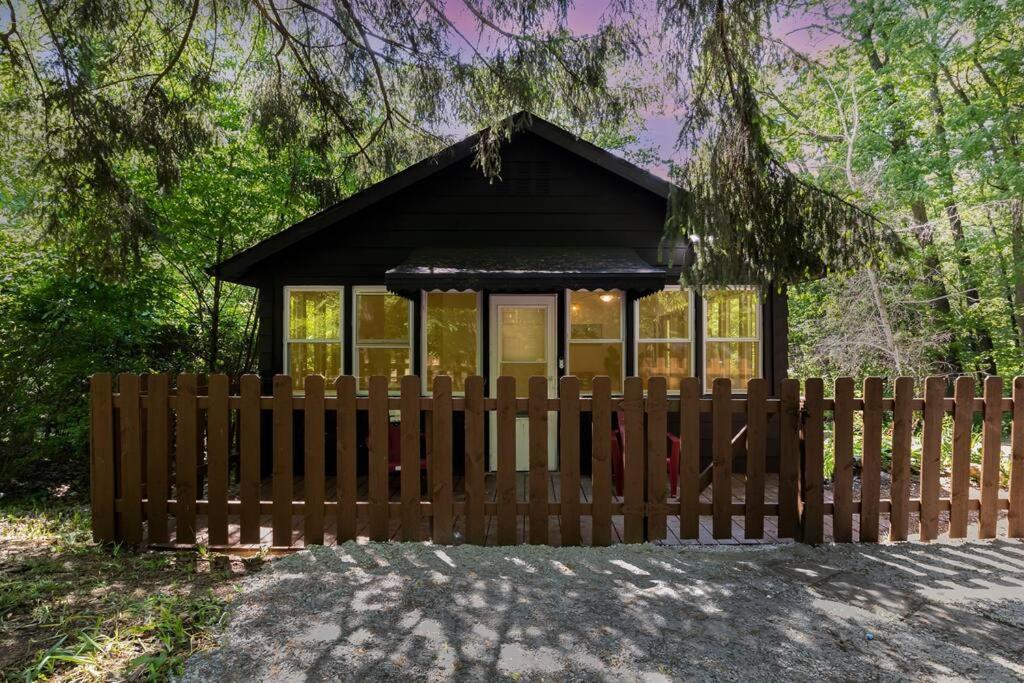 Black Cabin Getaway In Woods I Valpo Valparaiso Exterior photo