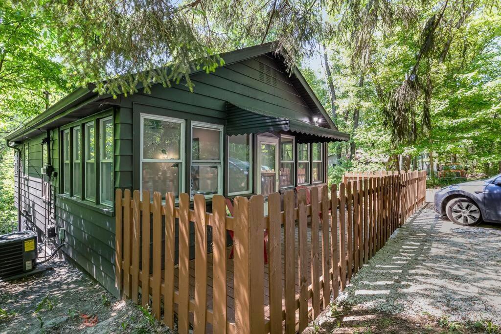 Black Cabin Getaway In Woods I Valpo Valparaiso Exterior photo